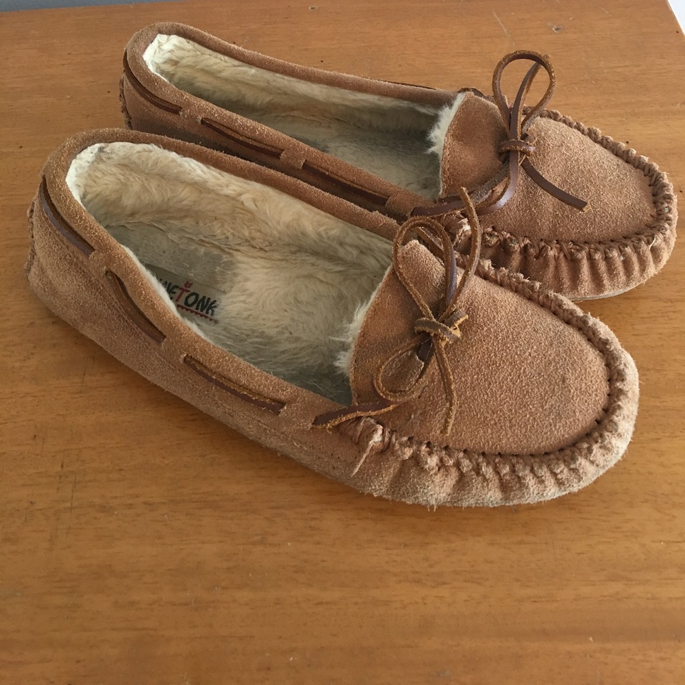 Minnetonka Moccasin Slippers | Size 10